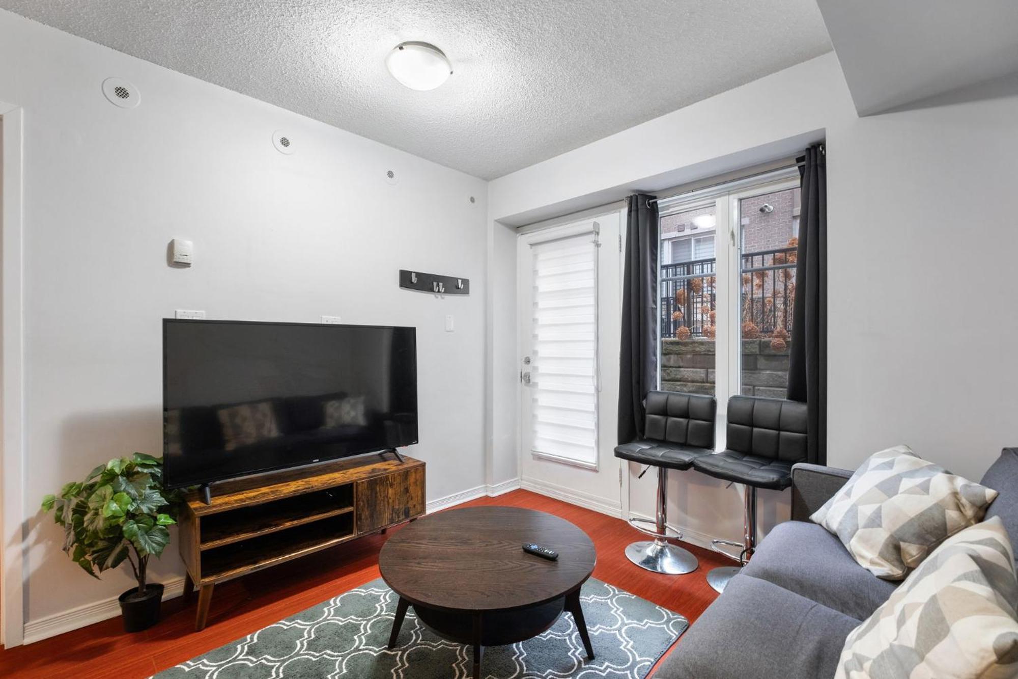 Liberty Village Townhouse Toronto Exterior photo